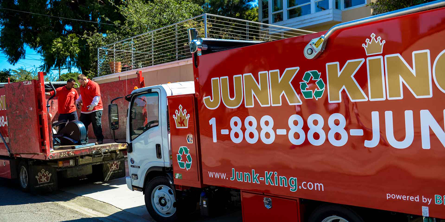 Clean and Organized Spaces: Islandia’s Junk Removal Services