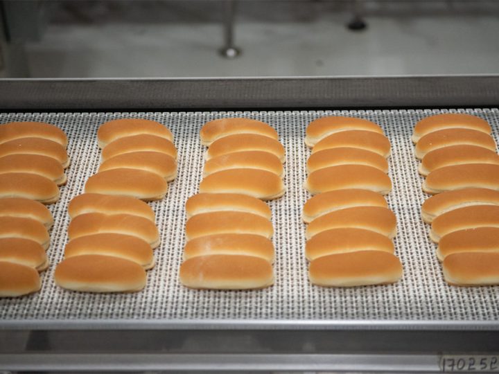 Efficiency in Baking: Optimizing Production with Bakery Trays